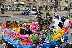 02 Der Zug 2026- 02-14 42  Unser Tag - ein schöner Tag - Es war 8 Uhr in der Früh als wir am Samstagmorgen, 14. Februar, als wir mit Musik am WYNDHAM Hotel Duisburger Hof geweckt wurden. Danach ging es dann nach Hamborn wo „unser“ Kinderkarnevalszug pünktlich um 11:11 Uhr startete. Zu Mittagszeit gab es dann anschließend eine Empfang für uns und die Teneriffa Delegation. : DVPJ, Toni I, Kinderprinz Juls I., Juls I., Prinzessin, Aileen I., Prinzessin Aileen I., HDK, Duisburg, Karneval, Helau, Tollität, Event, Session 2025, Session 2026, Hauptausschuss, Gemeinschaft, Hauptausschuss Karneval Duisburg, Duisburg ist echt