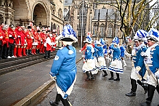 02 Prinzenfrueh Rafthaus 2026- 02-16 01  Rosenmontag 2026 - Es war eigentlich ein toller Tag, wenn nur das Wetter mitgespielt hätte. Beim Wecken von Prinz Toni I. vor dem WYNDHAM Hotel Duisburger Hof war es schon recht ungemütlich. Danach dann ein paar warme Stunden in unserem Rat, beim Prinzenwecken mit OB Sören Link. Pünktlich zum Start des Rosenmontagszugs geht es los mit dem Regen, bis auf kurze Momente hielt er an bis zum Ende des Zuges. Nachdem sich Alle im König Pilsener Festzelt auf gewärmt hatten, kamen auf der Bühne die Verabschiedung von uns, der Kinderprinzencrew 2026, und Prinz Toni I. : DVPJ, Toni I, Kinderprinz Juls I., Juls I., Prinzessin, Aileen I., Prinzessin Aileen I., HDK, Duisburg, Karneval, Helau, Tollität, Event, Session 2025, Session 2026, Hauptausschuss, Gemeinschaft, Hauptausschuss Karneval Duisburg, Duisburg ist echt